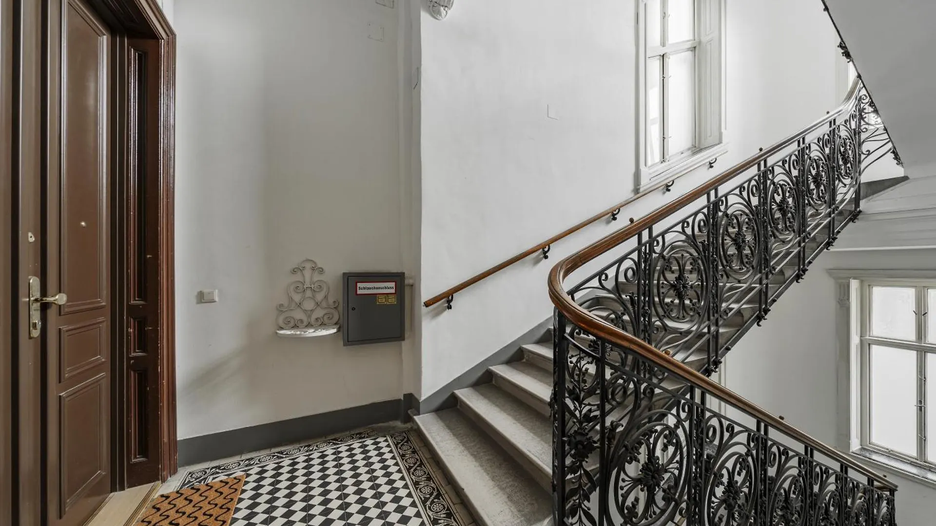 Family & Friends Hub Apartment Vienna Austria